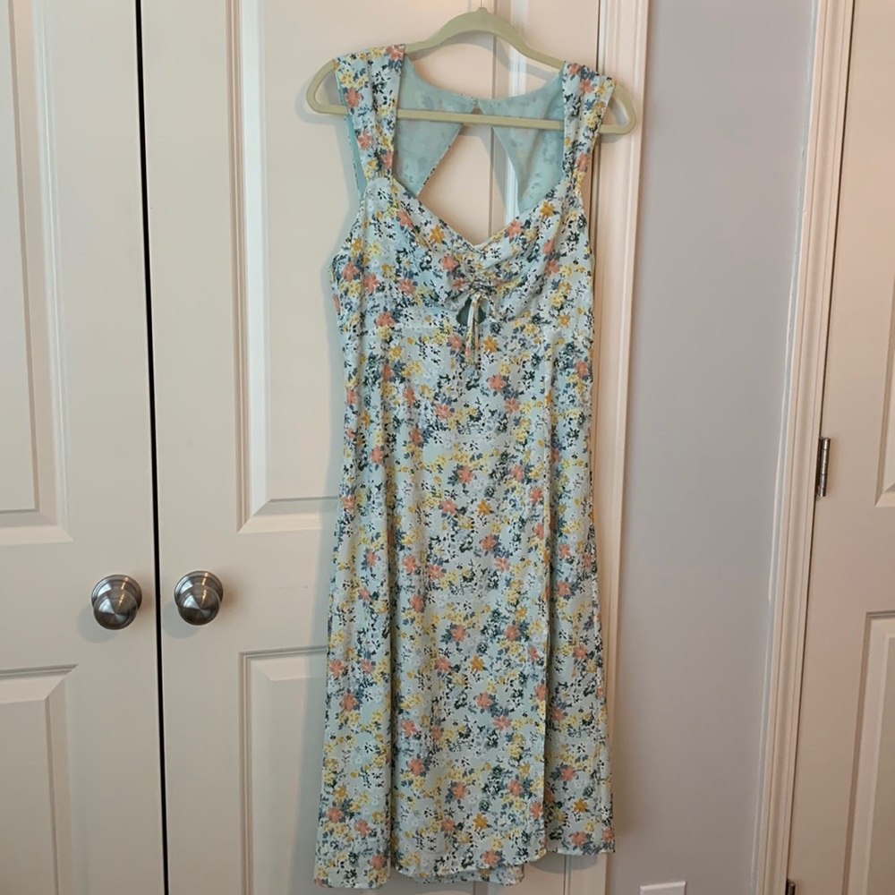 ASTR the Label – Cinched Bust Floral Print Dress
SAGE